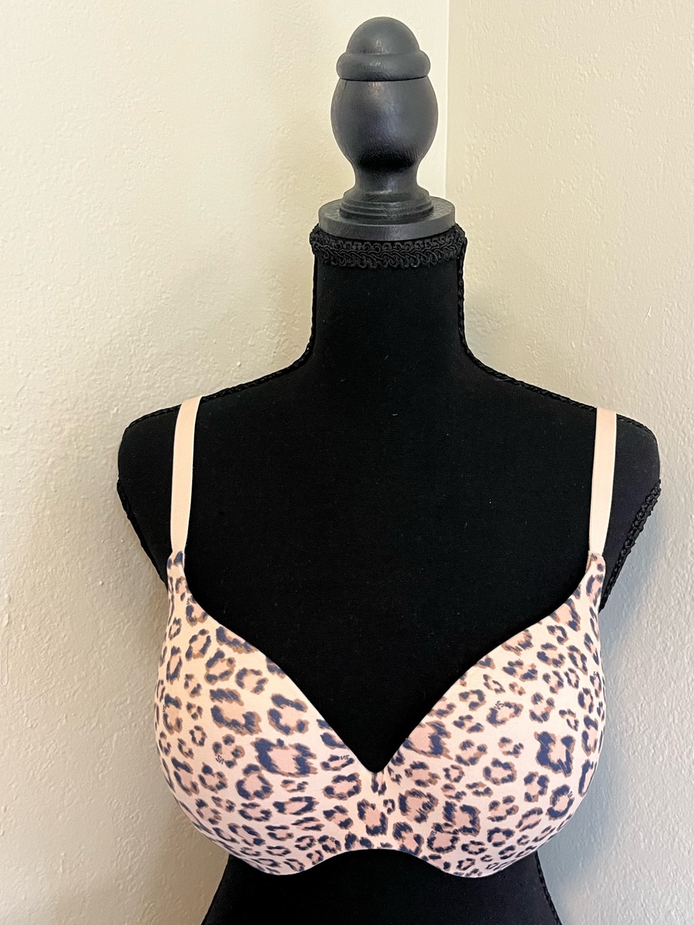 Victoria's Secret Perfect Shape Leopard Print Bra - Pink/Purple - 36C